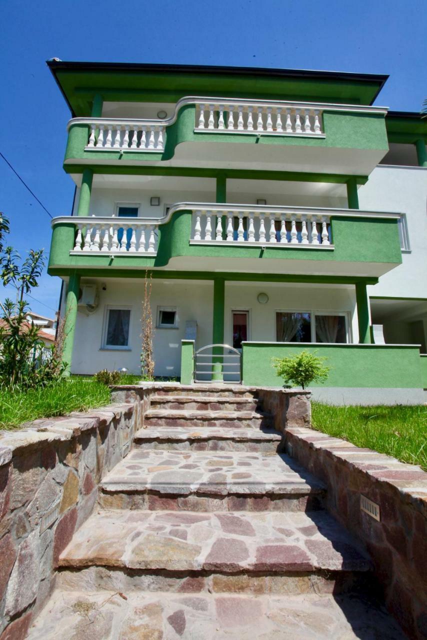 B88 Apartments - Vila Palma Sveti Filip i Jakov Exterior photo