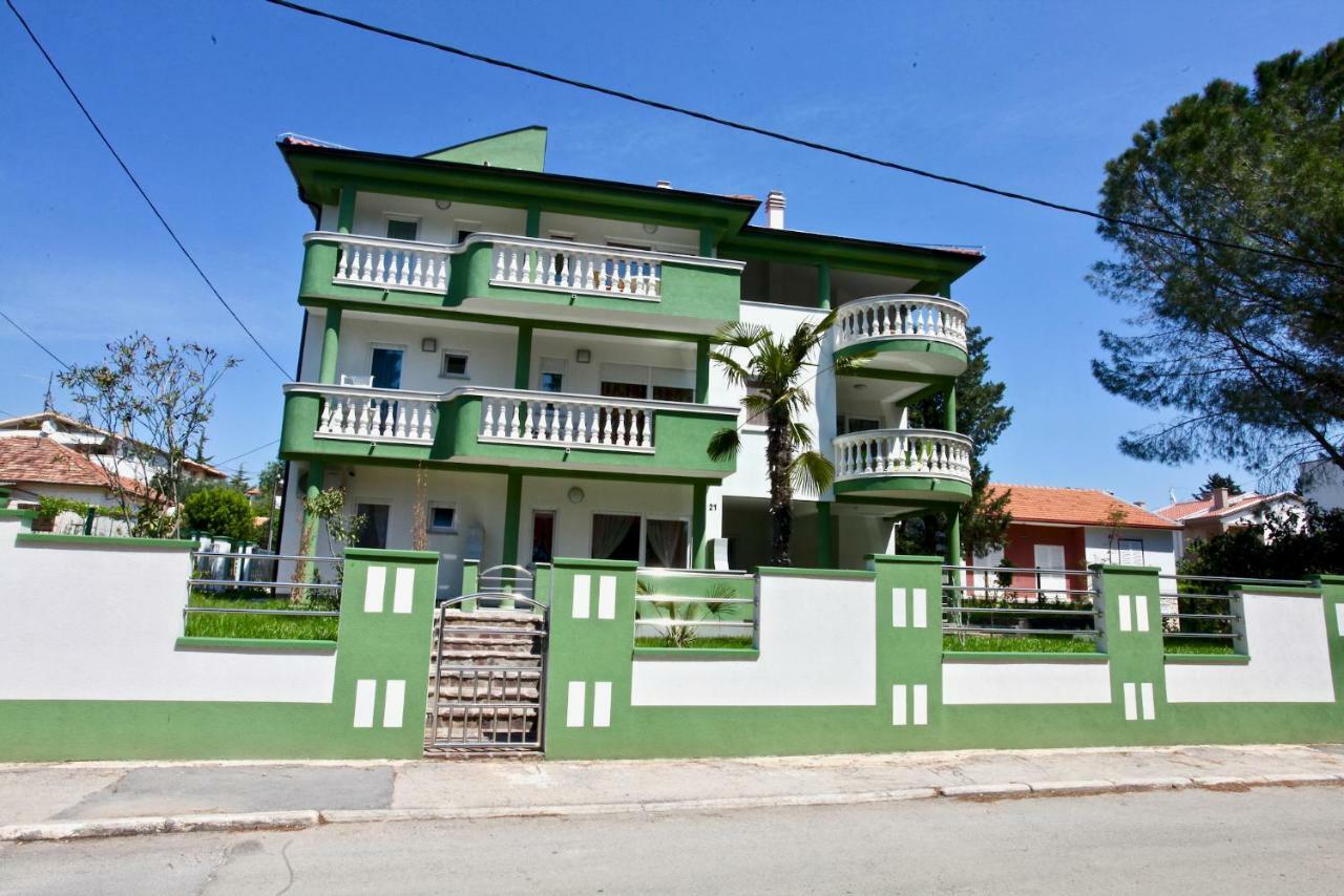 B88 Apartments - Vila Palma Sveti Filip i Jakov Exterior photo